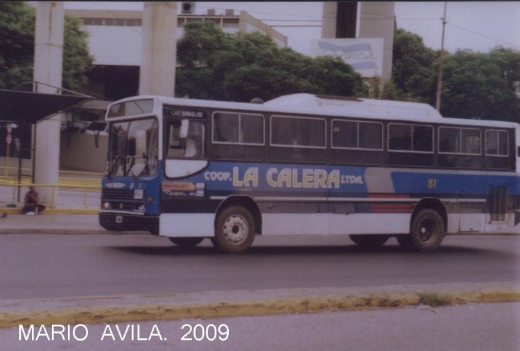 Busscar Urbanus (en Argentina) - COOP.  LA  CALERA
ENFRENTE  DE  LA  TERMINAL  DE  OMNIBUS.
