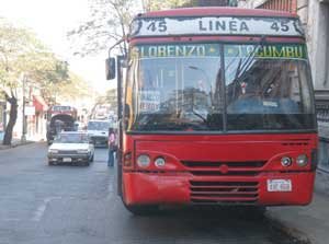 Mercedes-Benz OF 1318 - CAIO Alpha (en Paraguay) - Ciudad Universitaria S.R.L Linea 45
Chapa AVE 868
A pedido de los pasajeros, a partir del del 3 de diciembre del 2009, la Linea 45 (verde) San Lorenzana S.A;  dejar de circular, porque ingresara la linea 45 (rojo) "Ciudad Universitaria" 
Palabras clave: Caio 1998