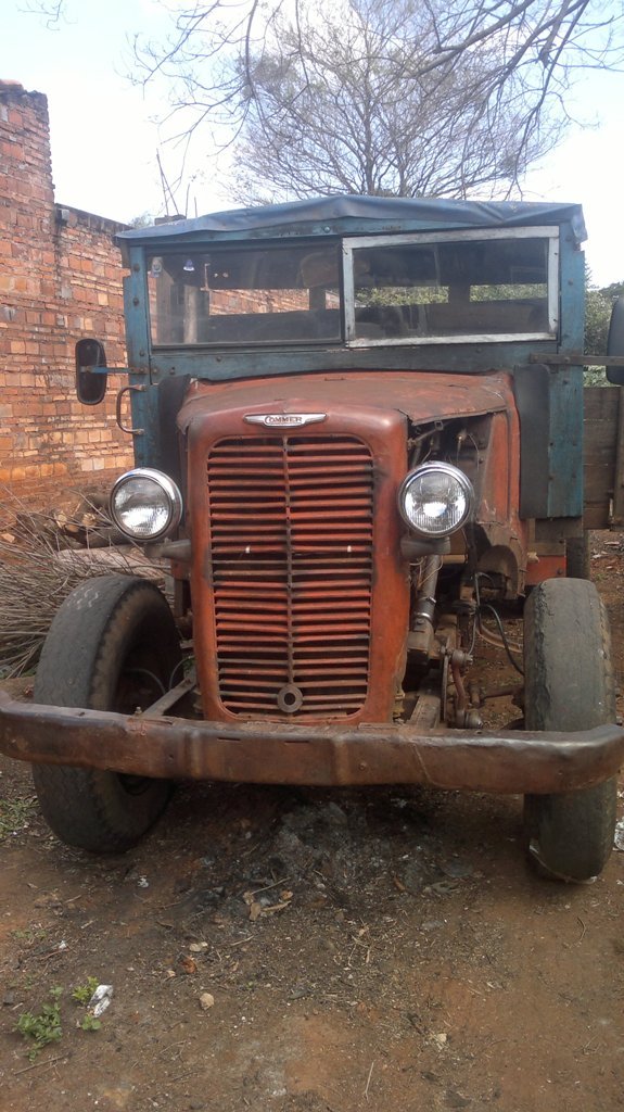 COMMER (en Paraguay)
Antiguo bus de Asuncion - Ex linea 10 con carroceria de madera
Actualmente es un camion
Fotografia: Dear
Palabras clave: COMER