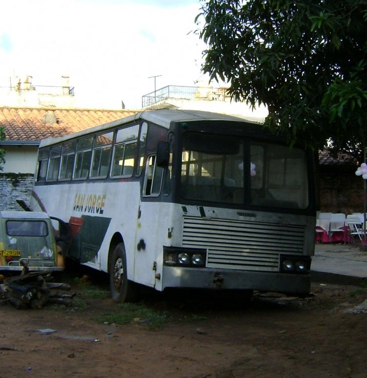 Bus de Media Distancia con chasis y motor Volvo (intermedio)
Es una carroceria nacional 
Palabras clave: Volvo