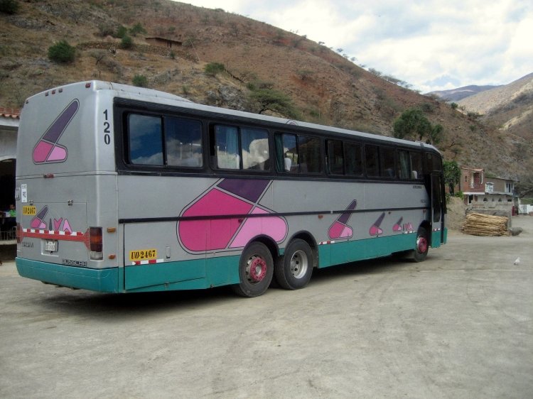 Volvo B 10 M - Busscar (En Perú) - Civa
UO 2467

Foto de John Wegter, tomada de https://picasaweb.google.com
Palabras clave: busscar perú