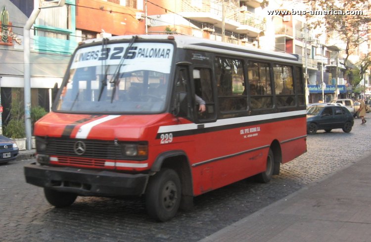 Mercedes-Benz LO 814 - Ottaviano - Cía Tte. Vecinal
Línea 326 (Buenos Aires), interno 229
