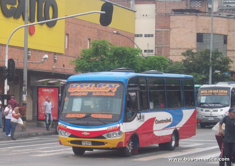 Isuzu NPR - Occidente Fenix - CooTraBel
TPX-901

Ruta 170 (Medellín), unidad 078
