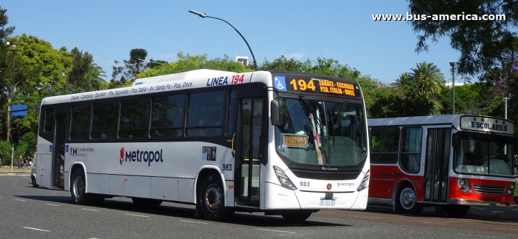 Scania K 250 B - Marcopolo Torino T356 - Metropol
AF 515 ED

Línea 194 (Buenos Aires), interno 983
