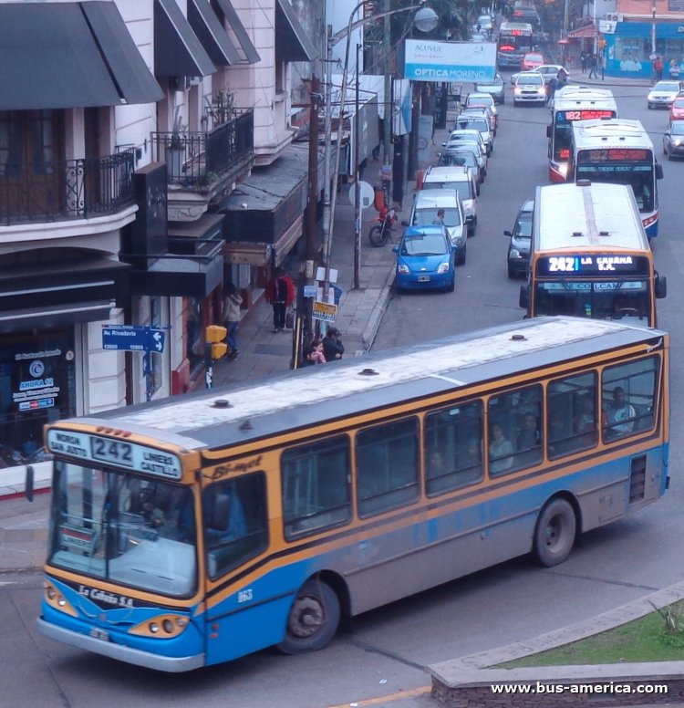 Mercedes-Benz OH 1518 - BiMet Corbus - La Cabaña
HOQ 859
[url=https://bus-america.com/galeria/displayimage.php?pid=68543]https://bus-america.com/galeria/displayimage.php?pid=68543[/url]
[url=https://bus-america.com/galeria/displayimage.php?pid=68544]https://bus-america.com/galeria/displayimage.php?pid=68544[/url]

Línea 242 (Prov.Buenos Aires), interno 163


Versión única del año 2008 del modelo CORBUS de Bi-Met
