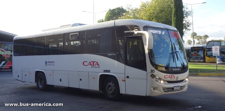 Mercedes-Benz OF 1519 - Comil  Versatile (en Argentina) - CATA
AA 799 MI
[url=https://bus-america.com/galeria/displayimage.php?pid=63087]https://bus-america.com/galeria/displayimage.php?pid=63087[/url]

Líneas 850 (Prov. Mendoza), interno 05
