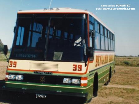 Mercedes-Benz OF 1214 - Toniutti CT 742 - Benjamín Araoz
Fotografía : carrocerías Toniutti
Gentileza  : Rosana Toniutti
Para conocer mas sobre esta carrocería en :
[url=http://bus-america.com/ARcarrocerias/Toniutti/Toniutti-historia.htm]http://bus-america.com/ARcarrocerias/Toniutti/Toniutti-historia.htm[/url]
