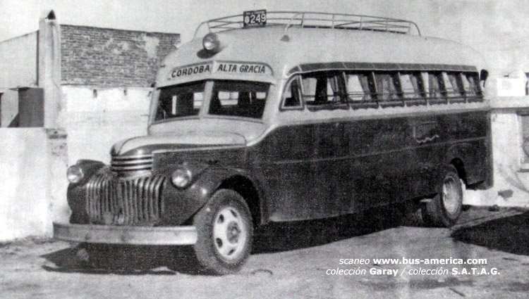 Chevrolet - C.O.T.A.G.L.
249
Otra unidad de esta carrocería que no sabemos su nombre (NN1), patente provincial de ómnibus de Cordoba 249

Pasaron los años y en octubre de 2014 podemos afirmar que es un producto de S.I.C.A o de Decaroli Hnos.
