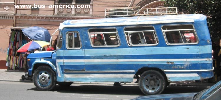 Chevrolet - lnea 31 de La Paz
Es un Chevrolet de los que se fabricaron en Brasil en los 70s, pero sus llantas parecen mas viejas.Ser de los 60s?
