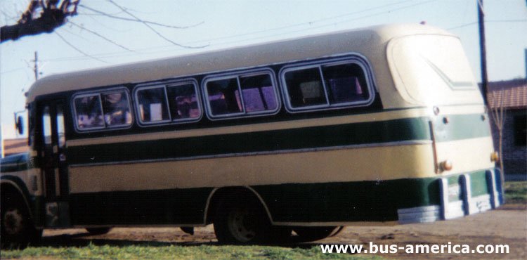 Chevrolet CD 62002 st - Barracas
La tradicional carrocera Serra en 1967/1968 pasa a denominarse "Barracas", pero en 1968/1969 retoma su antiguo e historico nombre "Serra". Este chasis que se produjo entre 1967(o 1968) hasta 1969 coincide con el periodo de ambos establecimientos
