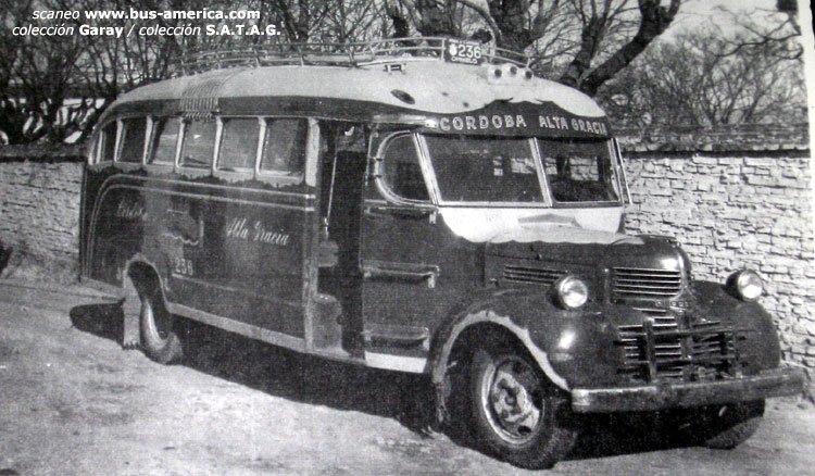 Dodge - La Unica - C.O.T.A.G.L.
Unidad patente provincial de ómnibus de Cordoba 236.
Fotografía reproducción de coleccion Sr.Garay , reproducida de colección empresa S.A.T.A.G. (ex C.O.T.A.G.L)

