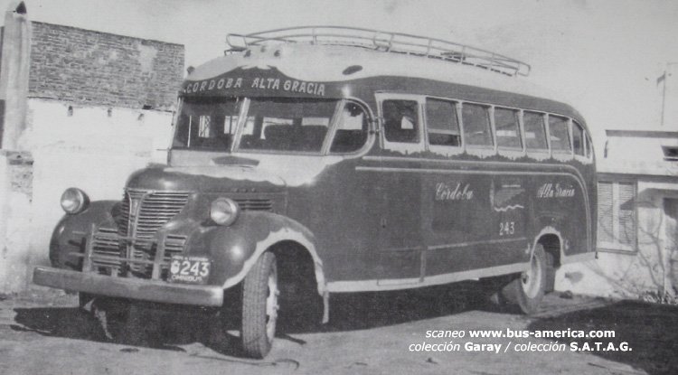 Fargo - SICA - C.O.T.A.G.L.
Unidad patente provincial de ómnibus de Cordoba 243.
Fotografía reproducción de coleccion Sr.Garay , reproducida de colección empresa S.A.T.A.G. (ex C.O.T.A.G.L)

