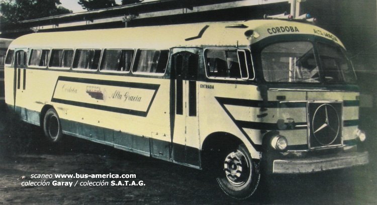 Mercedes-Benz - Varese - C.O.T.A.G.L.
Unidad patente provincial de ómnibus de Cordoba 174. Fotografía reproducción de coleccion Sr.Garay , reproducida de colección empresa S.A.T.A.G. (ex C.O.T.A.G.L)
