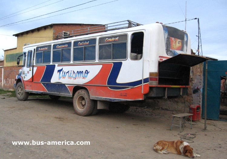 Mercedes Benz LO 1114 - El Detalle (en Bolivia)

