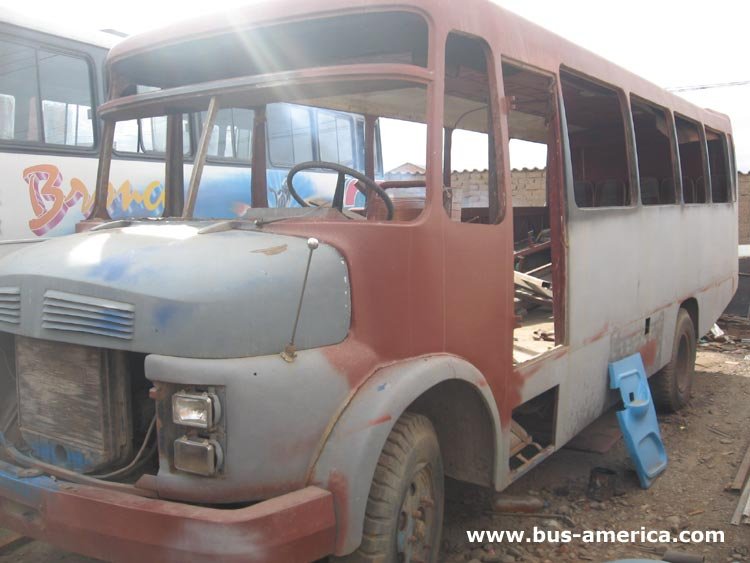 Mercedes Benz LO 1114 - El Detalle (en Bolivia) reformado por Koss Bus
Colec tivo en proceso de reforma en la carrocera Koss Bus
