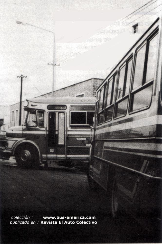 Mercedes-Benz LO 1114 - La Nueva Estrella - Azul
Fotograf�a publicada en : revista El Auto Colectivo - 1987
