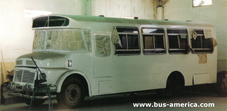 Mercedes Benz LO 1114 - Paya - Sarmiento
X.460007 - WQH 097
http://galeria.bus-america.com/displayimage.php?pos=-27129
