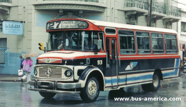 Mercedes Benz LO 1114 - Paya MP 36 - Autolneas Argentinas
Vista del colectivo circulando por Guardia Vieja en su interseccin con la Avenida Medrano, en el barrio de Almagro
