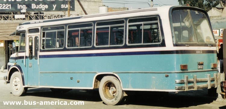 Mercedes Benz LO 1114 - Supercar
Este sería el 6º modelo o variante de carrocerias Supercar, el único ejemplar que conocí, presenta como variante el ventilete del conductor con aristas en punta
Con los colores de la línea 92, recien radiado de la misma.
