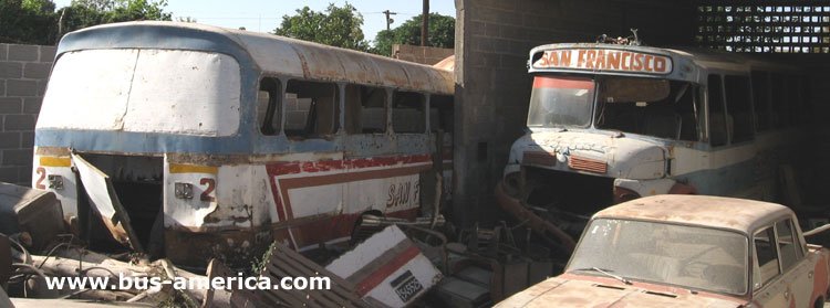 Mercedes-Benz LO 911 - Unicar - San Fransico
http://galeria.bus-america.com/displayimage.php?pid=3085

{Datos de izquierda a derecha}
