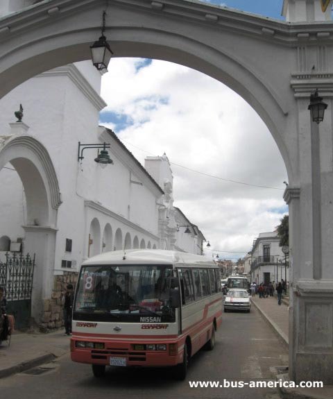 Nissan Civilian - lnea 8 de Sucre (en Bolivia)
