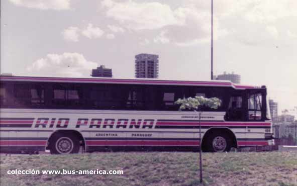 Andrekevich - Rio Paraná
[url=https://bus-america.com/galeria/displayimage.php?pid=51677]https://bus-america.com/galeria/displayimage.php?pid=51677[/url]

Fotografía : autor desconocido
Archivo original : concesionaria Ruta 7
colección : www.bus-america.com
