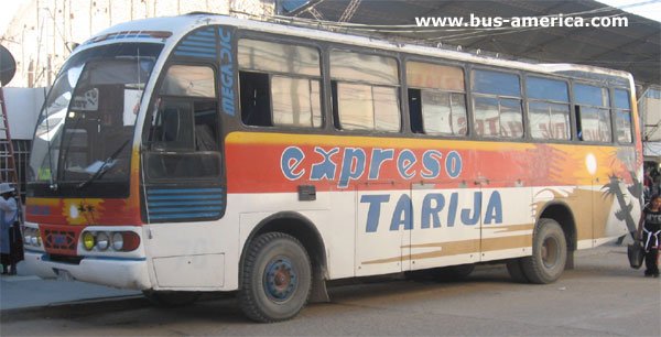 Volvo - Expreso Tarija Megadic
Unidad aparentemente construida por el Expreso Tarija, utilizando componetes y siguiendo las líneas de diseño del DIC Megadic (de Argentina)
