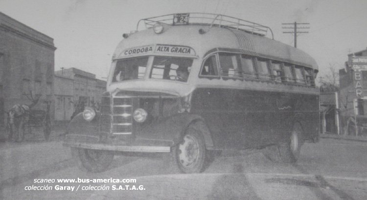 Bedford - C.O.T.A.G.L.
Otra unidad de esta carrocería que no sabemos su nombre (NN1), patente provincial de ómnibus de Cordoba 241
