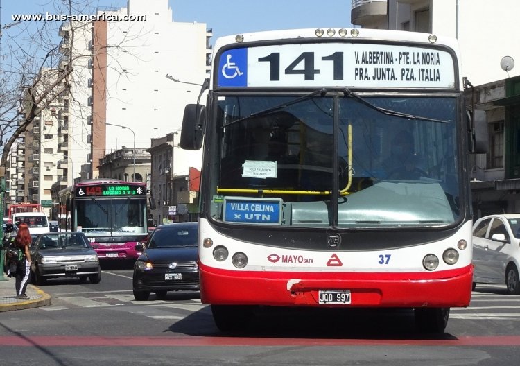 Agrale MT 15.0 LE - Todo Bus Pompeya - Mayo
JOD 997 [adelante]
[url=https://bus-america.com/galeria/displayimage.php?pid=49474]https://bus-america.com/galeria/displayimage.php?pid=49474[/url]
Línea 141 , ex traza parcial de línea 36 (Buenos Aires), interno 37 [marzo 2020 - septiembre 2020]
Ex líneas 100, 115 & 150 (Buenos Aires), interno 4824 [septiembre 2016 - enero 2020]
Ex línea 31 (Buenos Aires), interno 2633 [febrero 2011 - septiembre 2016]


AE 334 SK [atrás]
[url=https://bus-america.com/galeria/displayimage.php?pid=49475]https://bus-america.com/galeria/displayimage.php?pid=49475[/url]
Línea 145 , ex línea 141 (Buenos Aires), interno 516

Una línea dos números durante 5 días.
Una en servicio desde este lunes 14 de septiembre de 2020, la otra desde hace unos días volvió a circular, para dejar de hacerlo el día de la foto, viernes 18 de 2020.
Una el último vestigio que quedaba del otrora poderosa Grupo Plaza y el último día de circulación.
