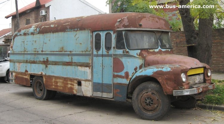 Bedford J6LZ1 - Caseros
http://galeria.bus-america.com/displayimage.php?pos=-12352
