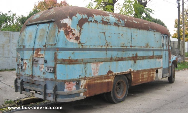 Bedford J6LZ1 - Caseros
http://galeria.bus-america.com/displayimage.php?pos=-12353
