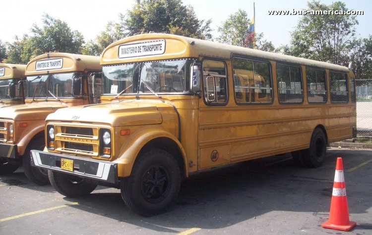 Chevrolet B60 - Blue Bird - Ministerio de Transporte
OPC668
