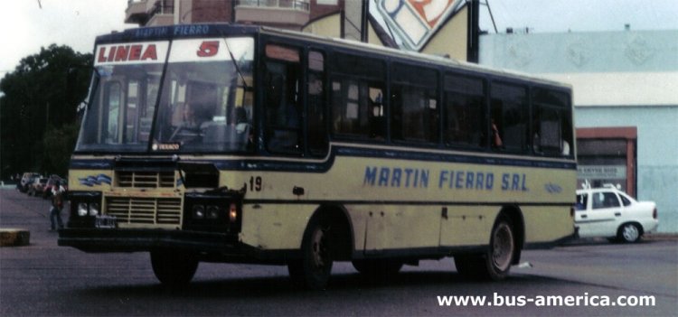 Ford B-7000 frontal - Supercar - Martín Fierro
B.1870283 - UVO811
http://galeria.bus-america.com/displayimage.php?pos=-14179
Para conocer mas sobre la historia de estos coches y esta empresa acceda a la Revista Bus América : http://revista.bus-america.com/Notas/FordMFierro.htm
