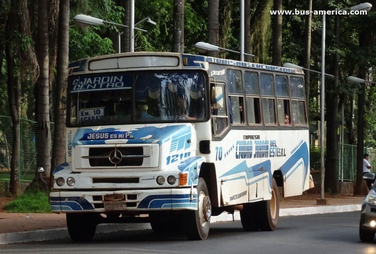 Mercedes-Benz L 1218 - San Jorge - Ciudad Jardín del Este 
AER 520

Línea 3 (Ciudad del Este), unidad 70




Archivo originalmente subido en agosto de 2018
