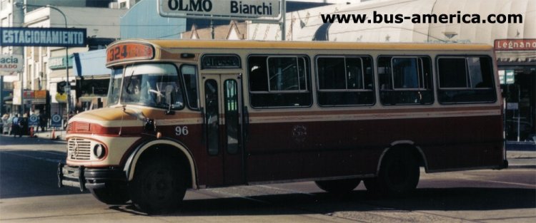 Mercedes-Benz LO 1114 - Acoplat - Primera Junta
B.2238936 - RBU 238
"El cuarto Acoplat 1114"
Para ver mas sobre esta carrocería pueden consultar la nota de Gustavo Del Manzo en BusArg : [url=http://www.busarg.com.ar/may08_acoplat.htm]Acoplat[/url]
