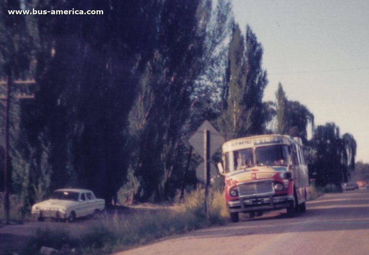Mercedes-Benz LO 1114 - Colonnese - T.Luján
¿M.189---?
[url=https://bus-america.com/galeria/displayimage.php?pid=49630]https://bus-america.com/galeria/displayimage.php?pid=49630[/url]

Se puedo conocer la historia de esta carrocería haciendo click acá: [url=https://www.bus-america.com/ARcarrocerias/Colonnese/Colonnese-historia.htm]COLONNESE[/url]


