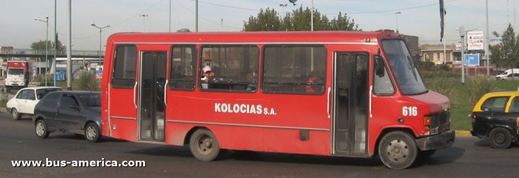 Mercedes-Benz LO 814 - Todo Bus - Kolocias
CDR255

Línea 553 (Partido de Lomas de Zamora), interno 616
