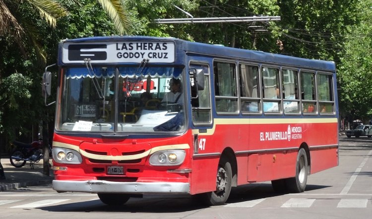 Mercedes-Benz OF 1418 - La Favorita - El Plumerillo
JIZ978

Línea 68 (Mendoza), interno 47



Archivo posteado originalmente en diciembre de 2018
