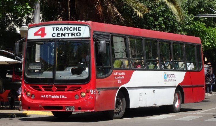 Mercedes-Benz OF 1418 - Metalpar Tronador - Los Andes & El Trapiche UTE
GNC874

Línea 41 (Mendoza), interno 93



Archivo posteado originalmente en diciembre de 2018
