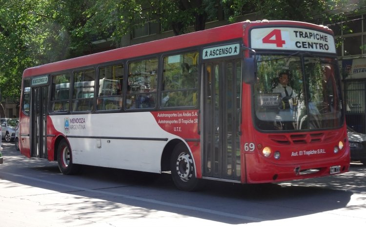 Mercedes-Benz OF 1418 - Metalpar Tronador - Los Andes & El Trapiche UTE
HMA730

Línea 41 (Mendoza), interno 69



Archivo posteado originalmente en diciembre de 2018

