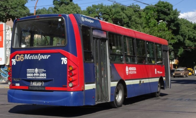 Mercedes-Benz OF 1418 - Metalpar Tronador 2010 - El Plumerillo
MYQ679

Grupo de líneas 6 (Mendoza), interno 76



Archivo posteado originalmente en diciembre de 2018
