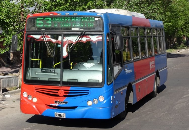Mercedes-Benz OF 1418 - Metalpar Tronador 2010 - El Plumerillo
PNL179

Línea 62 (Mendoza), interno 51



Archivo posteado originalmente en diciembre de 2018
