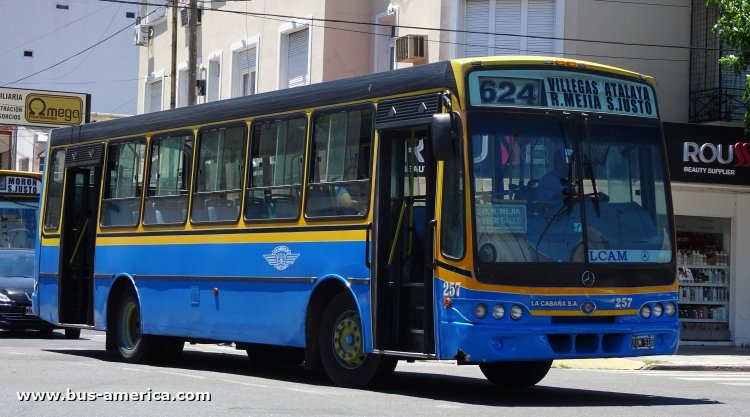 Mercedes-Benz OF 1418 - Nuovobus - La Cabaña
KUM 518

Línea 624 (Pdo. La Matanza), unidad 257



Archivo originalmente posteado en mayo de 2019
