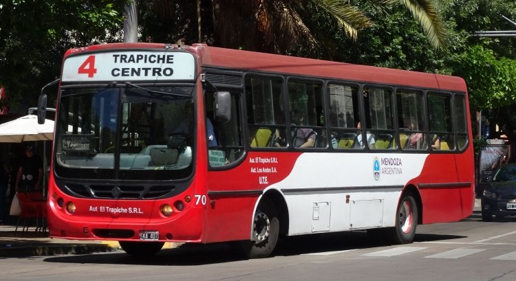Mercedes-Benz OF 1418 - Metalpar Tronador - Los Andes & El Trapiche UTE
GKA407

Línea 42 (Mendoza), interno 70



Archivo posteado originalmente en diciembre de 2018
