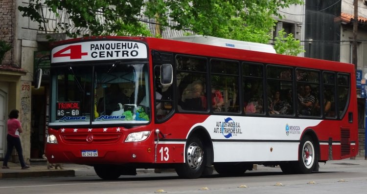 Mercedes-Benz OH 1621 L SB - Italbus Tropea - Los Andes & El Trapiche UTE
AC248UN

Grupo de líneas 4 (Mendoza), interno 13



Archivo posteado originalmente en diciembre de 2018
