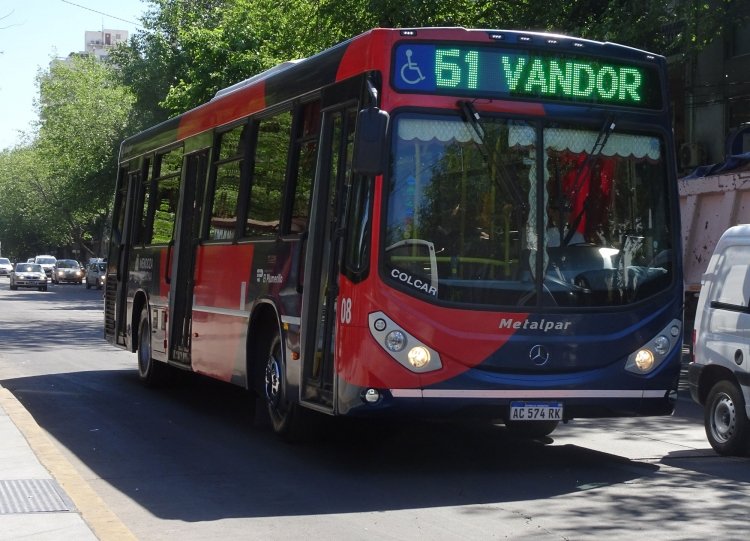 Mercedes-Benz OH 1621 L SB - Metalpar Iguazú Nueva Generación - El Plumerillo
AC574RK

Línea 61 (Mendoza), interno 08



Archivo posteado originalmente en diciembre de 2018
