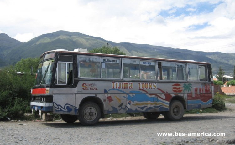 Mitsubishi Fuso - Kitamura (en Bolivia) - Sindicato Ciudad de Cochabamba
Para conocer mas sobre esta lnea y su historia
http://revista.bus-america.com/Notas/3V.htm
