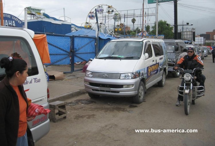 Toyota Granvia (en Bolivia) - Sinchoasico
