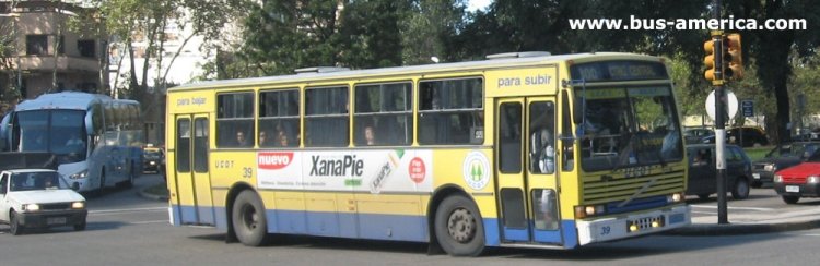 Volvo B58 - Caio Vitoria (en Uruguay) - UCOT
Línea 300 (Montevideo), interno 39
