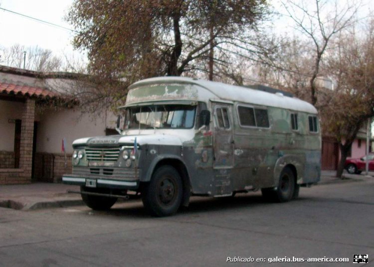 DeSoto D400 - La Porteña
VAG 690 - ex patente M.000903
[url=https://bus-america.com/galeria/displayimage.php?pid=52855]https://bus-america.com/galeria/displayimage.php?pid=52855[/url]

CARROCERIAS LA PÒRTEÑA MENDOZA
FOTOGRAFIA JAR2000
Palabras clave: URBANO